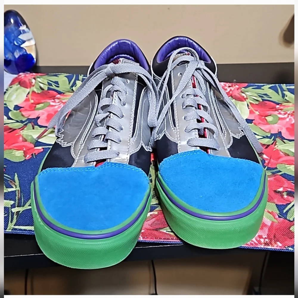 Vans X Marvel Avengers Old Skool Unisex Mens Size 9